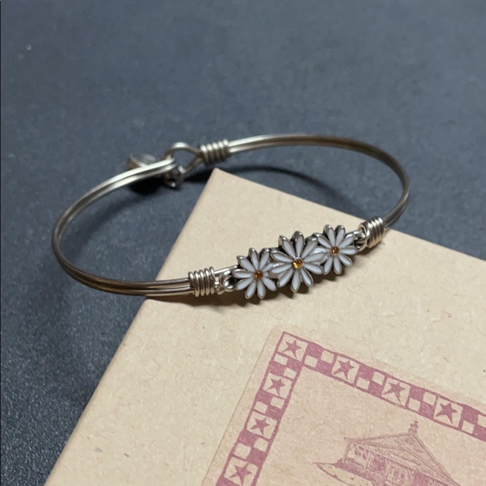 NWOT Daisy Bracelet